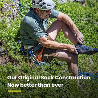 Smartwool SW013300003L Mountaineer Classic Edition Maximum Cushion Crew Socks Charcoal L